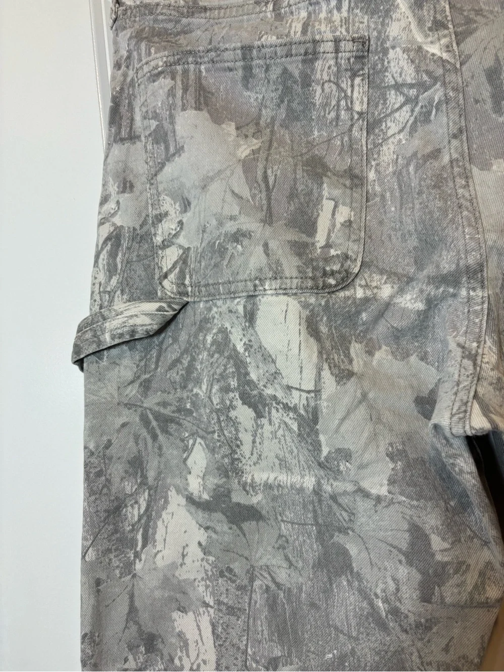 Hollister Men's Gray Abstract Print Cargo Pants